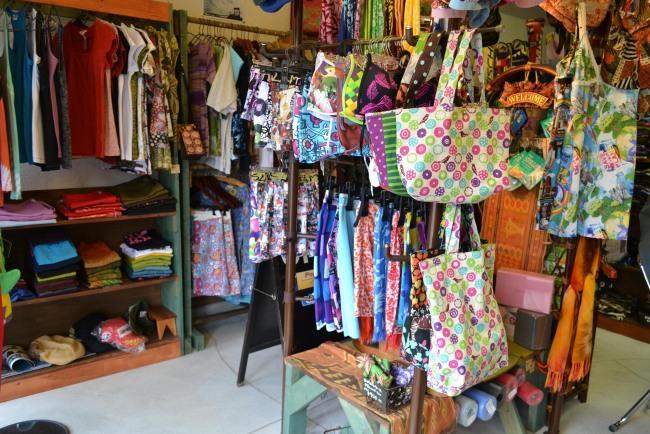 店の内観