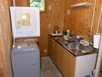 共用の簡易キッチン、洗濯スペースをご用意しております(1F)