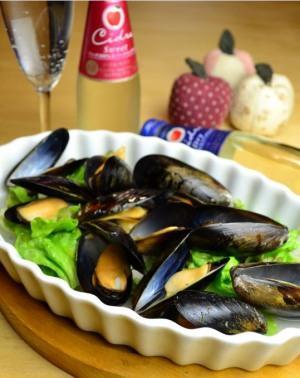 ムール貝の酒蒸し　500円