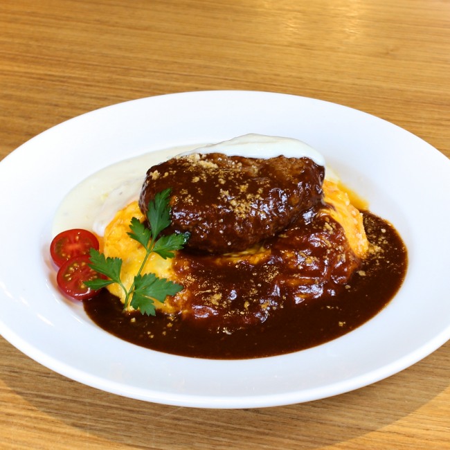 十勝豊西牛粗挽きハンバーグとイタリアン前菜のビストロプレート 1590円