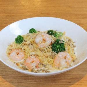 セミドライトマトとハーブチキンのクリームパスタ  1190円