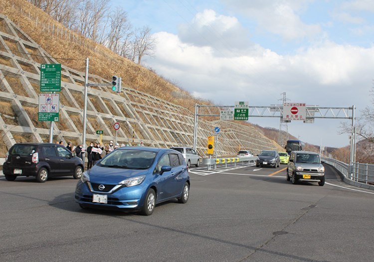 速く おいしく 快適に 深川 留萌自動車道全線開通 旭川 道北のニュース ライナーウェブ