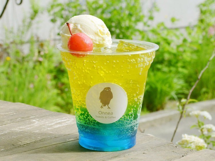自慢のひんやりドリンクで 夏のひといき どうぞ 自慢のひんやりドリンクで 夏のひといき どうぞ