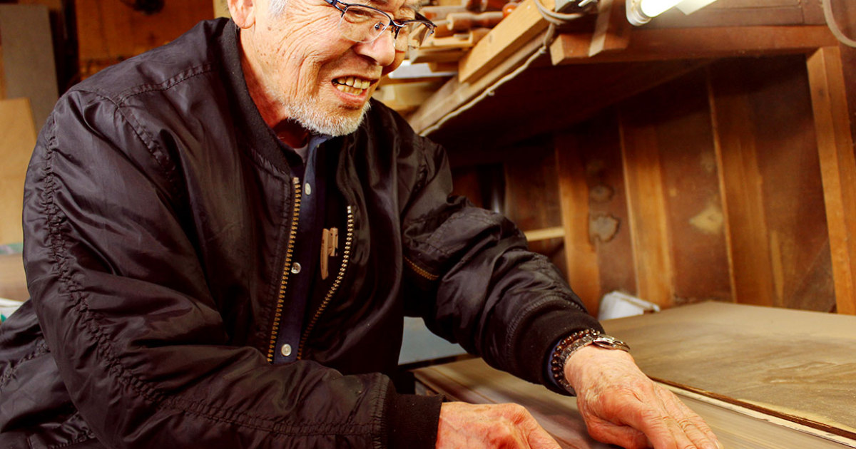 廃棄物に新たな価値を 熟練の技で削る鹿角の箸 - 昭和木匠工芸 / 旭川