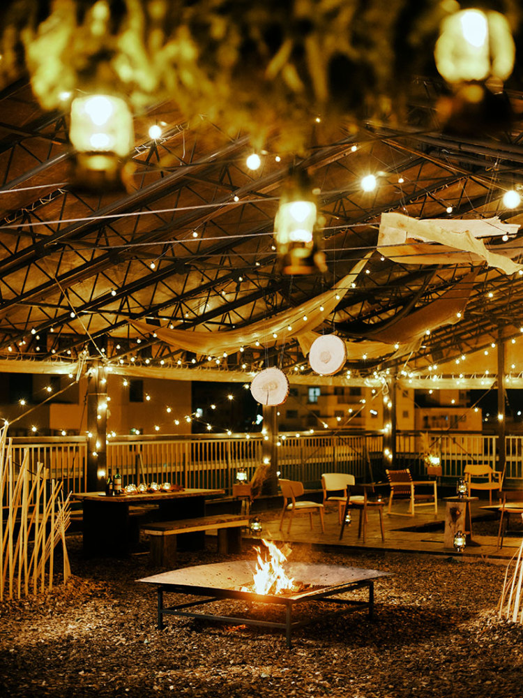 揺らぐ炎に酔いしれて… 期間限定の屋外バーオープン - OMO7旭川 by